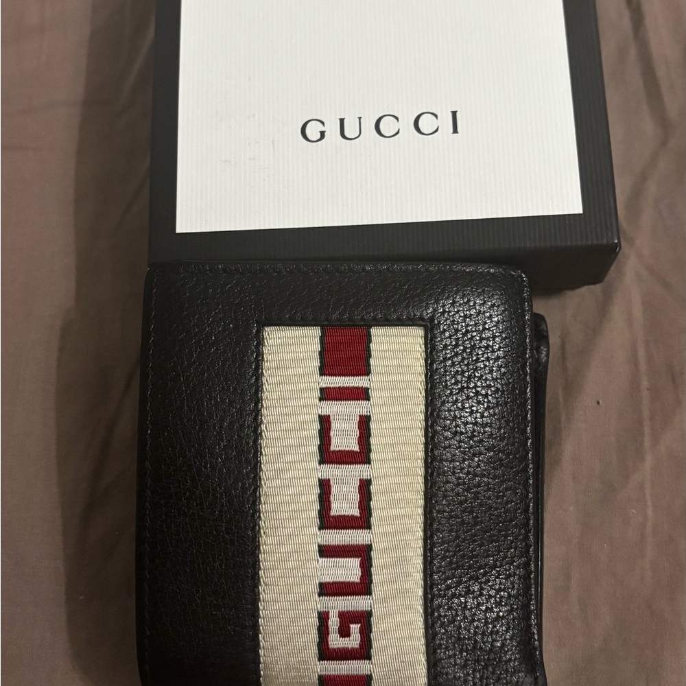 Gucci Black and Cream Card Holder with Red Auténtic Wallet